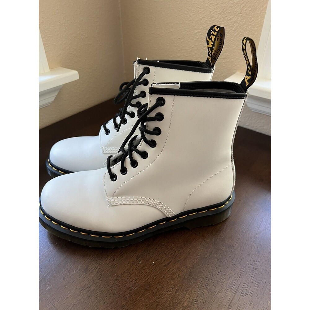 Sold Dr. Martens 1460 Smooth Leather Lace Up Boots In White Size 39 - Picture 4 of 12
